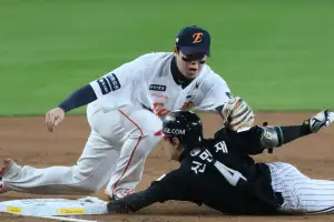 노시환 ‘속죄’ 다이빙 캐치했지만 하주석 송구 실책…한화 우승 요건, 내야 수비 단속