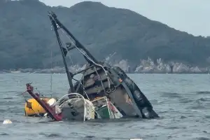 태안서 암초 충돌 예인선 침몰…승선원 4명 모두 구조