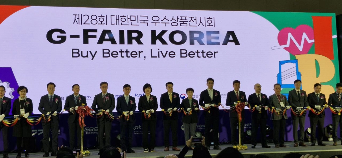 이재영 의원이 10월 30일 고양 킨텍스에서 개막한 ‘G-FAIR KOREA 2025(제28회 대한민국우수상품전시회)’ 개막식에서 테이프 커팅을 하고 있다. (사진=경기도의회)