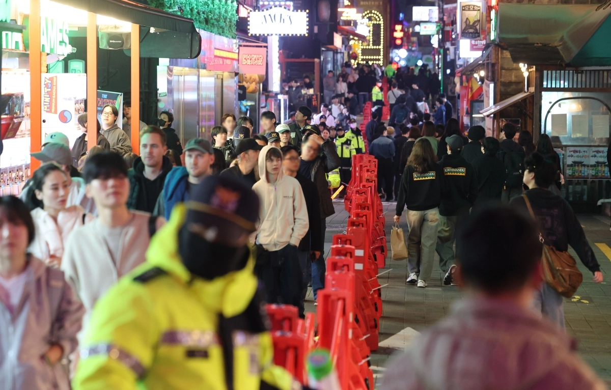 ‘우측 통행 하세요’