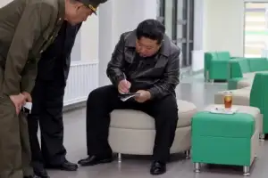 [포토] 김정은, 완공 앞둔 강동군병원 시찰