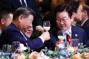 [포토] APEC 갈라 만찬… 건배하는 한중 정상