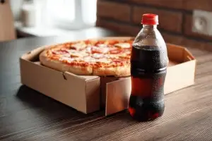 “햄피자+콜라=꿀조합?”…알고 보니 ‘이 질병’ 위험 곱배기로 치솟아