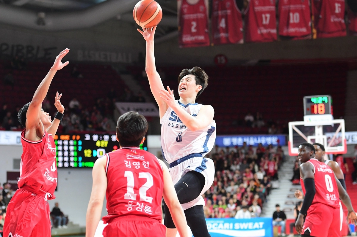 고양 소노 이정현이 2일 안양 정관장아레나에서 열린 2025~26 프로농구 정규시즌 안양 정관장과의 원정 경기에서 슛하고 있다. KBL 제공