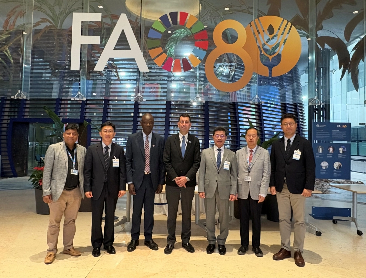 광양 섬진강 재첩잡이 손틀어업이 지난달 31일 이탈리아 로마 유엔식량농업기구(FAO) 본부에서 열린 ‘세계중요농업유산(GIAHS) 인증서 수여식’에서  국내 어업 분야 최초로 세계중요농업유산으로 공식 인증받았다.