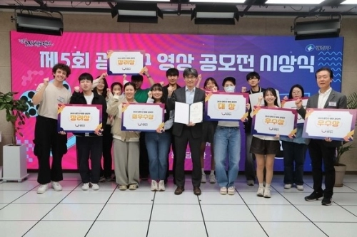 서울시 광진구 영상 공모전 수상자들이 지난달 31일 기념사진을 찍고 있다.   광진구 제공