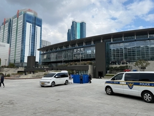 현장 조사하는 경찰. 부산경찰청 제공