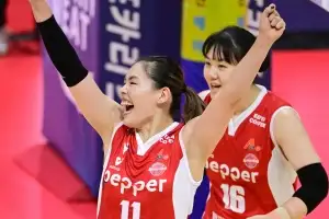시마무라 효과에 활짝… 여자배구 ‘만년 꼴찌’ 페퍼저축은행의 돌풍