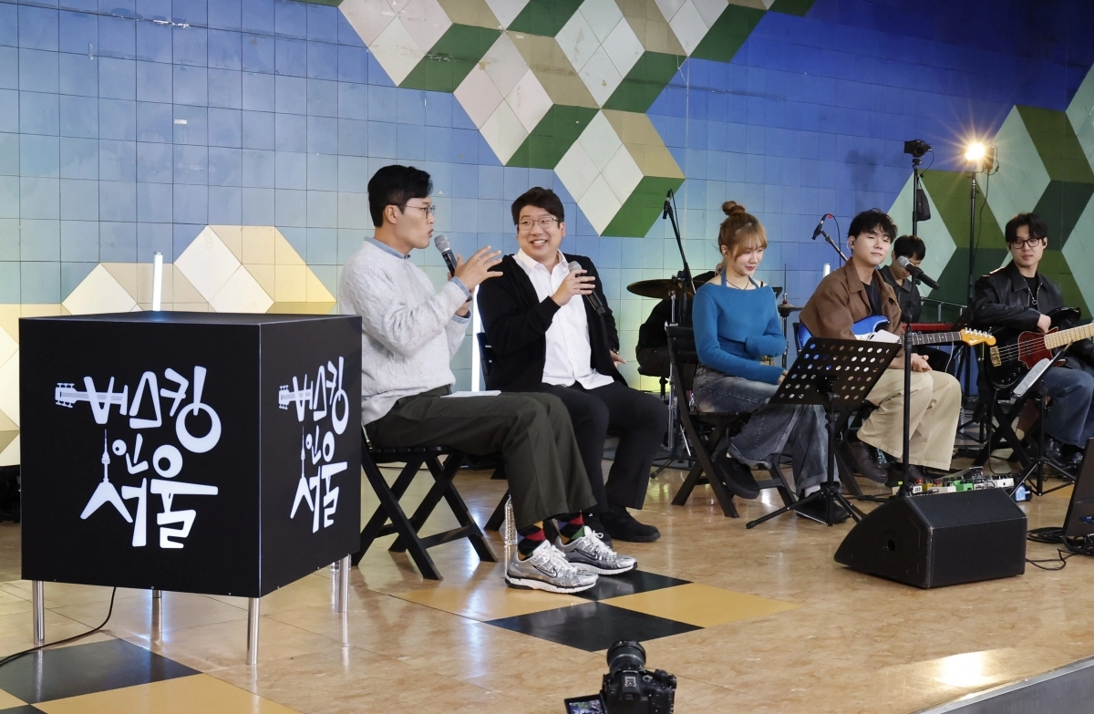 노원역 지하철 예술마당 ‘버스킹 in 서울’ 녹화를 진행하고 있다. 서울교통공사 제공