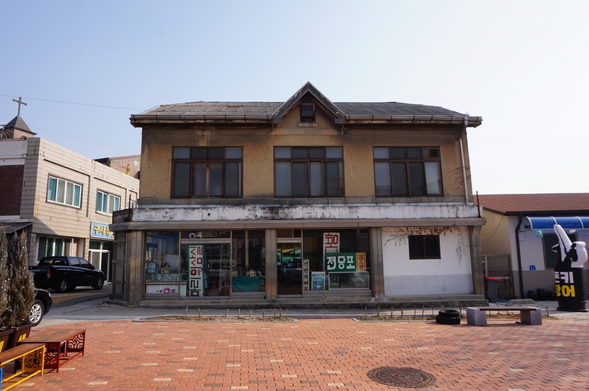 전북 익산시 솜리 근대역사 문화공간. 일제 강점기부터 지어진 건물들이 즐비하다.