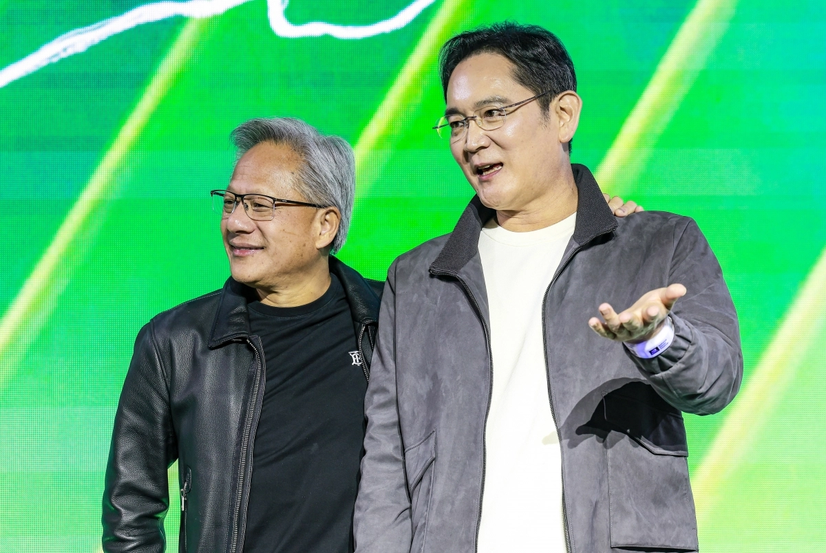 대화 나누는 젠슨황-이재용