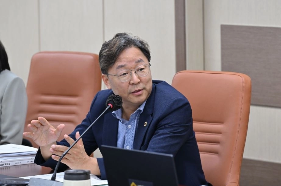 질의하는 이용균 의원