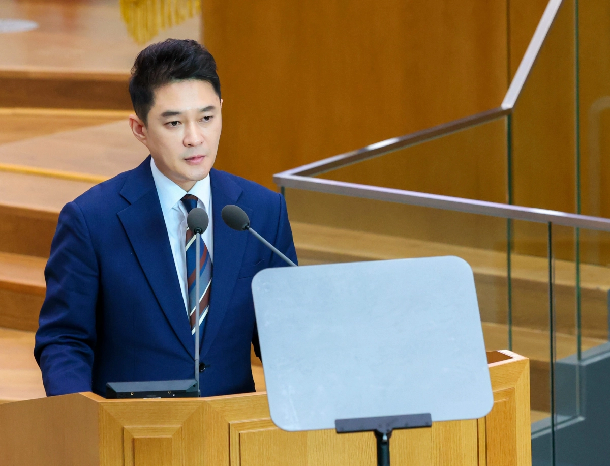 전석훈 의원이 5일 열린 제387회 제2차 본회의에서 도정질문을 하고 있다.(사진=경기도의회)