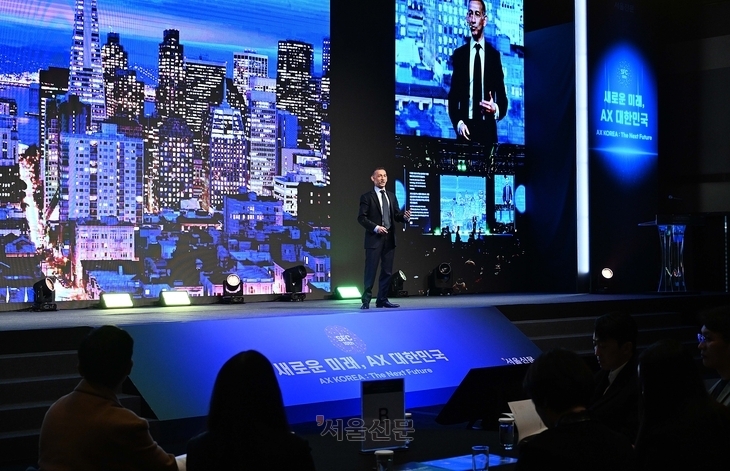 디라지 무르케지 음원 인식 앱 ‘샤잠’(Shazam)의 공동 창업자이자 전문 기술 투자자가 5일 서울 중구 신라호텔에서 열린 제10회 서울미래컨퍼런스 키노트 세션에서 ‘AI 시대의 리더십’이라는 주제로 기조연설을 하고 있다.   오장환 기자