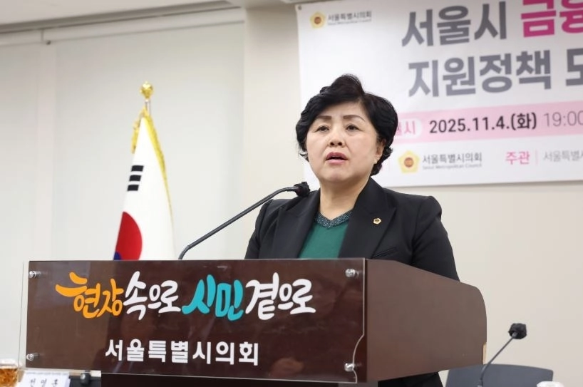 김영옥위원장이 금융취약청년 1인가구 지원정책 모색을 위한 토론회에서 축사하고 있다.