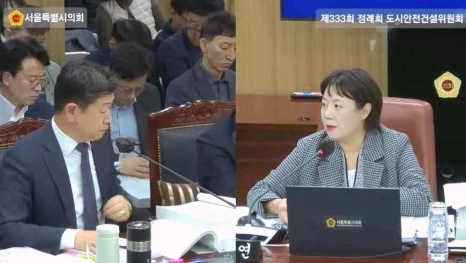 박성연 의원이 제333회 정례회 도시안전건설위원회 행정사무감사에서 재난안전실장에게 질의하고 있다.