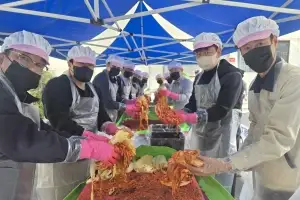 천안시노사민정협의회, 사랑의 김치 담그기