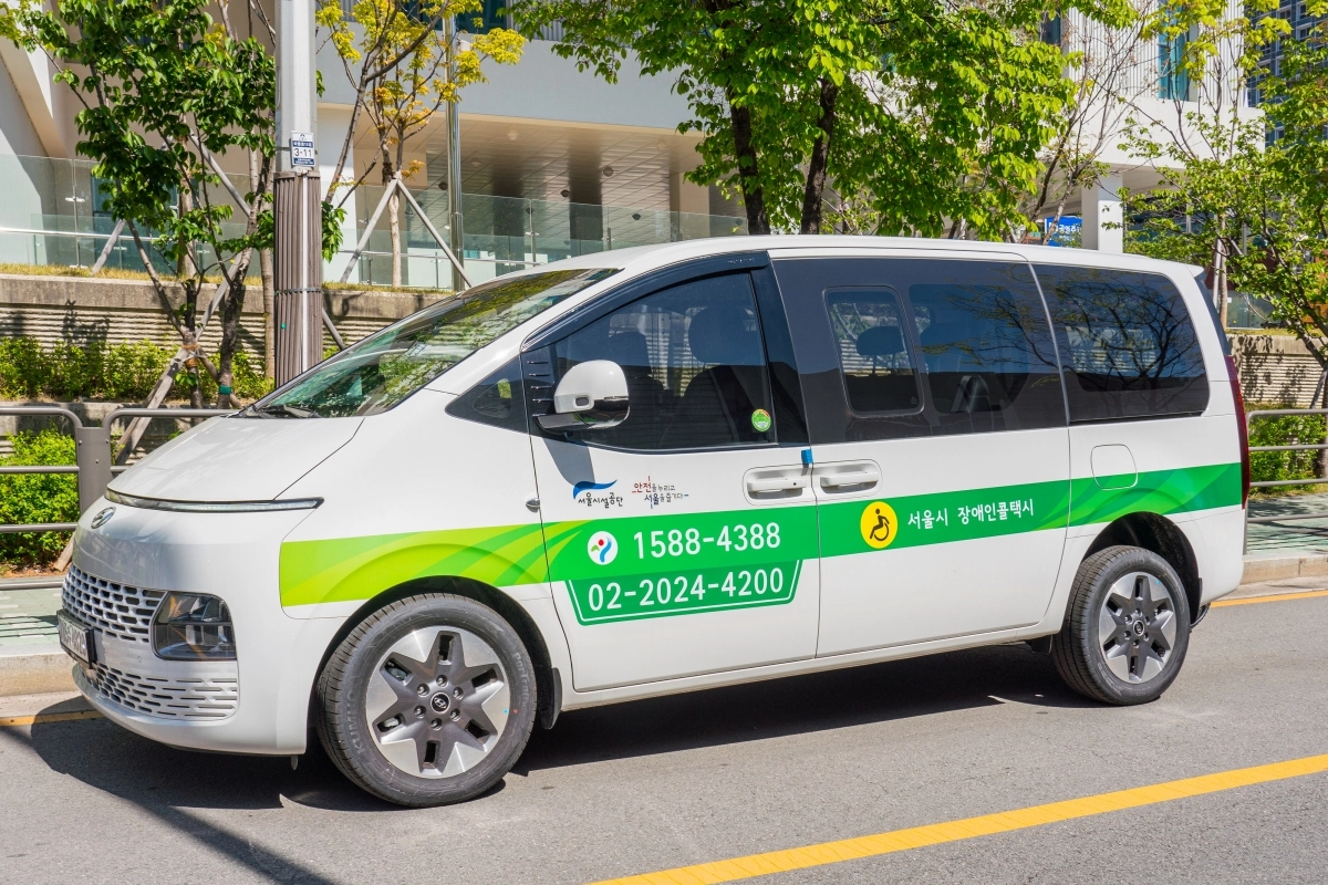 서울시설공단에서 운영하는 서울시 장애인콜택시. 서울시 제공