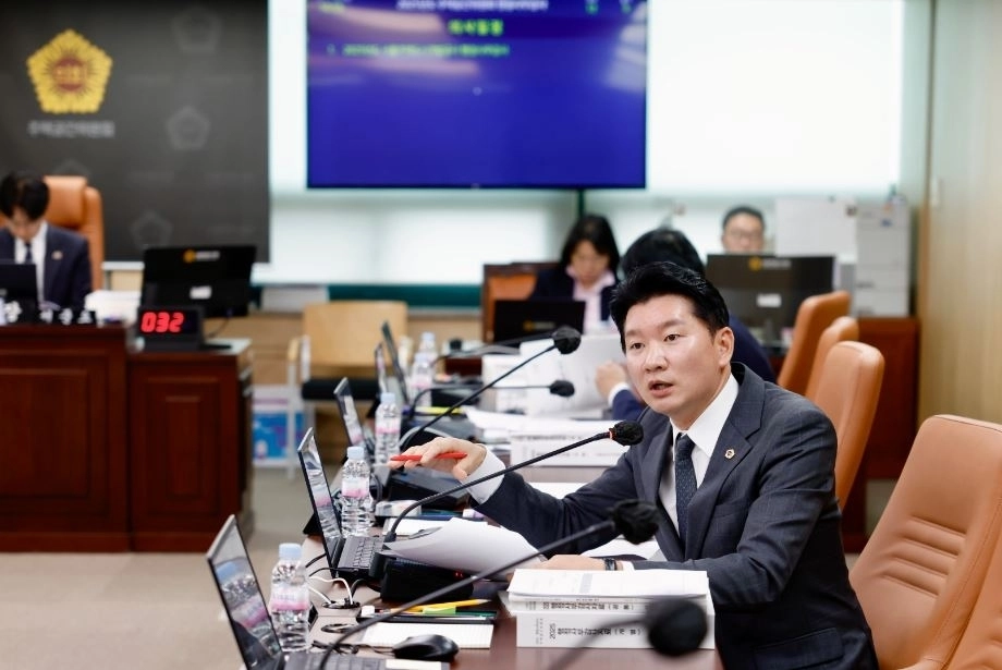 질의하는 최진혁 의원