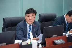 최만식 경기도의원 “홀로 근무, 비상벨도 없다”… 복지 현장 외면한 행정