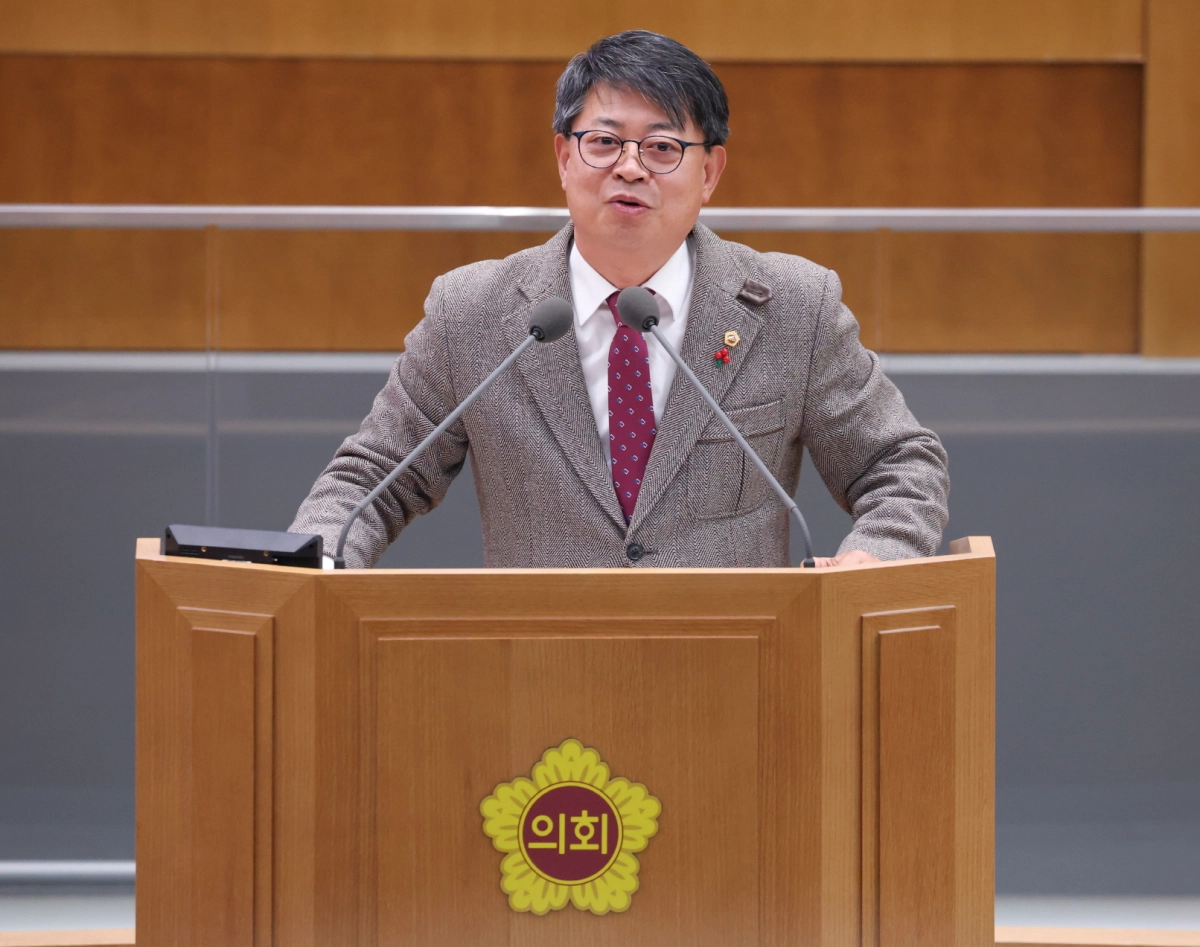 김재훈 의원이 5일 열린 제387회 정례회 제2차 본회의에서 교육행정에 관한 질의를 하고 있다.(사진=경기도의회)