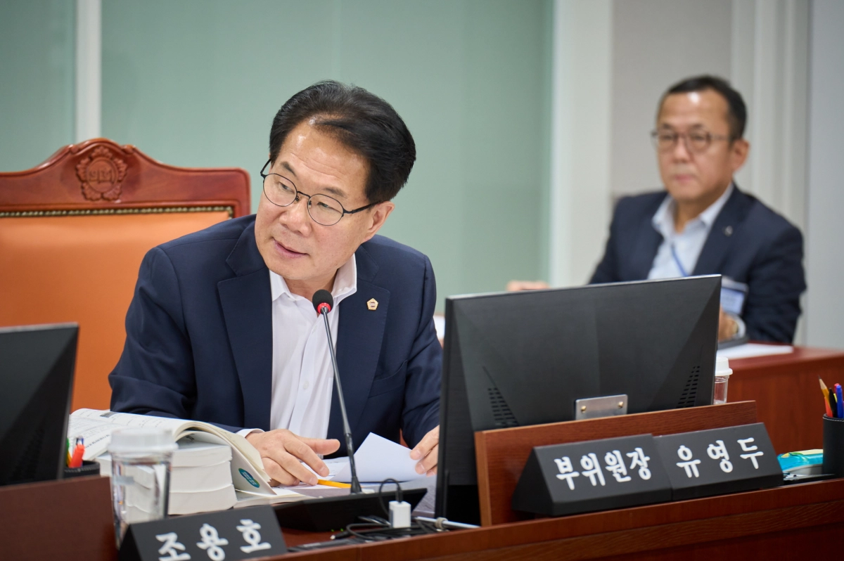 유영두 의원이 7일 실시된 문화체육관광국 행정사무감사에서 질의하고 있다.(사진=경기도의회)