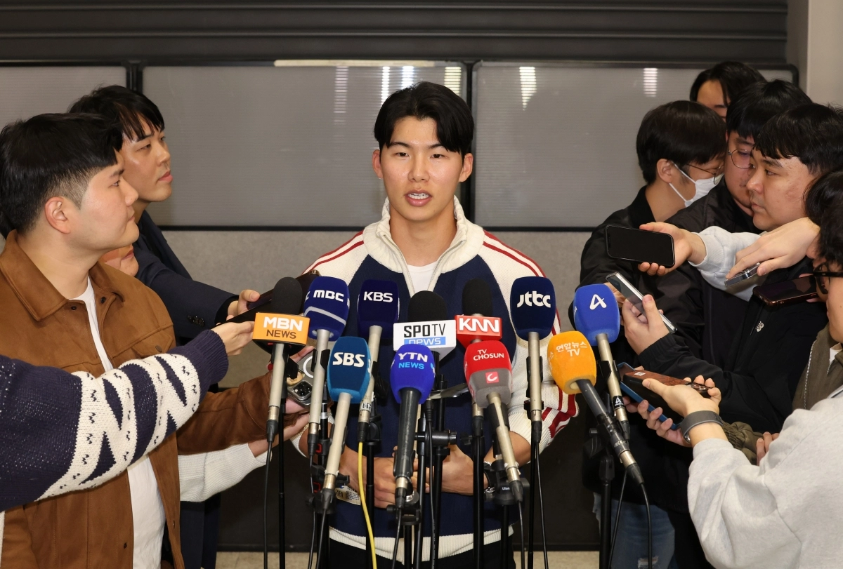 귀국 김혜성 취재진 질문에 답변