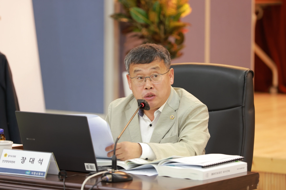 장대석 의원이 7일 시흥소방서에서 실시된 2025년 행정사무감사에서 질의하고 있다.(사진=경기도의회)