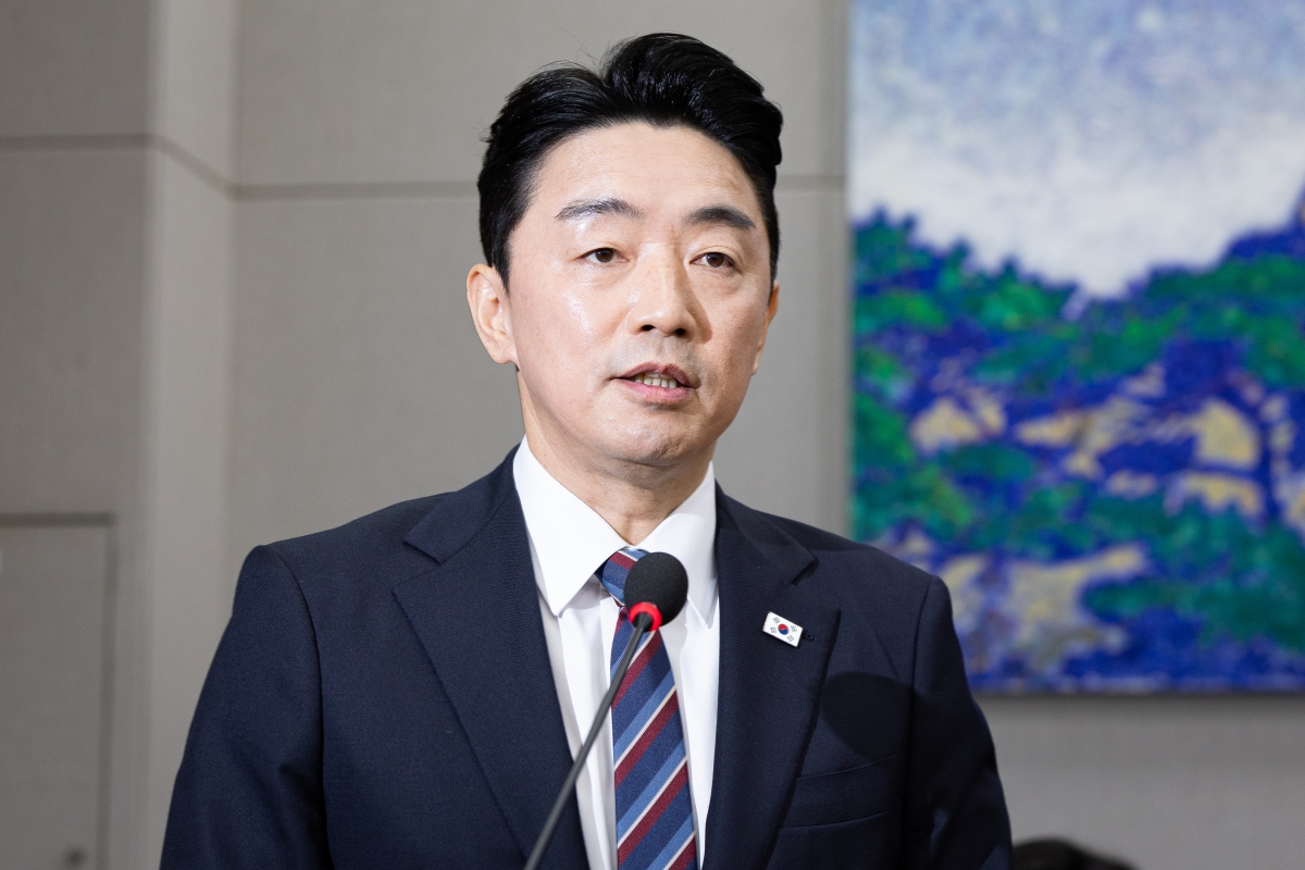 강훈식 대통령비서실장이 6일 서울 여의도 국회에서 열린 국회운영위원회의 대통령비서실 등에 대한 국정감사에서 인사말 및 업무보고를 하고 있다. 뉴스1