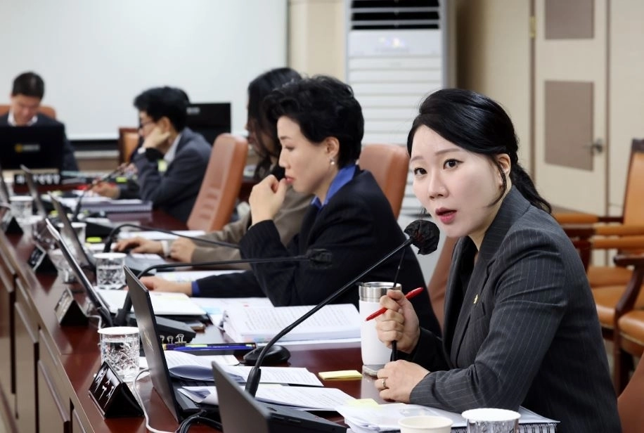지난 5일 열린 제333회 정례회 교육위원회 행정사무감사에서 질의하는 채수지 의원