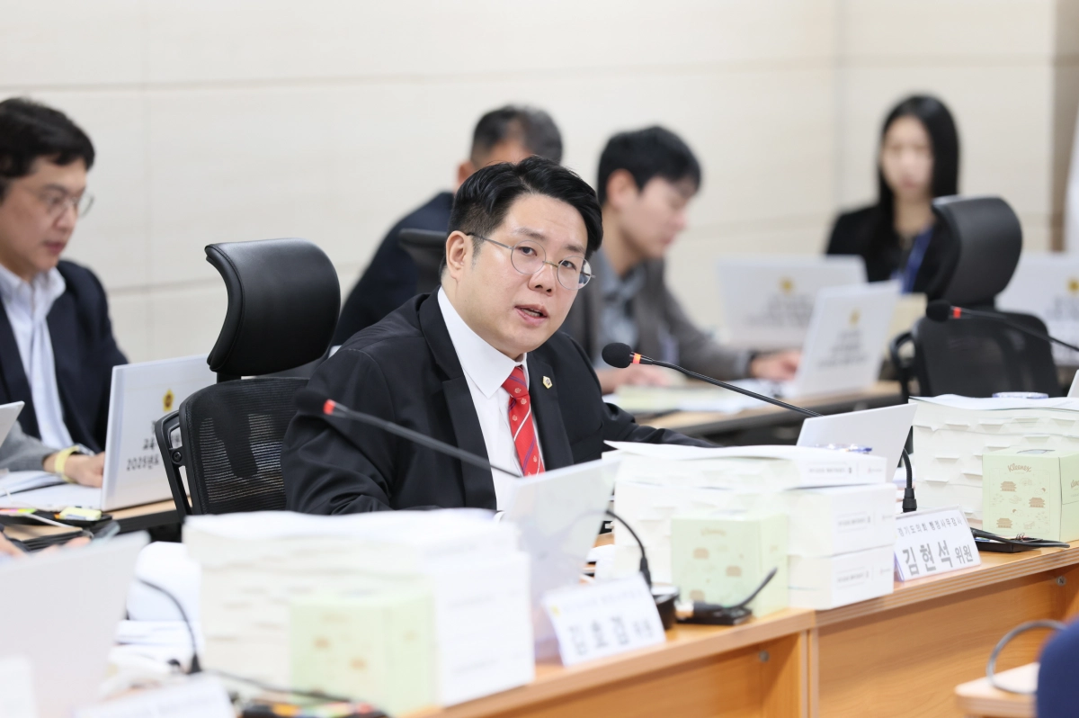 김현석 의원이 7일 열린 수원·안성·평택 대상 2025년 행정사무감사에서 질의하고 있다.(사진=경기도의회)
