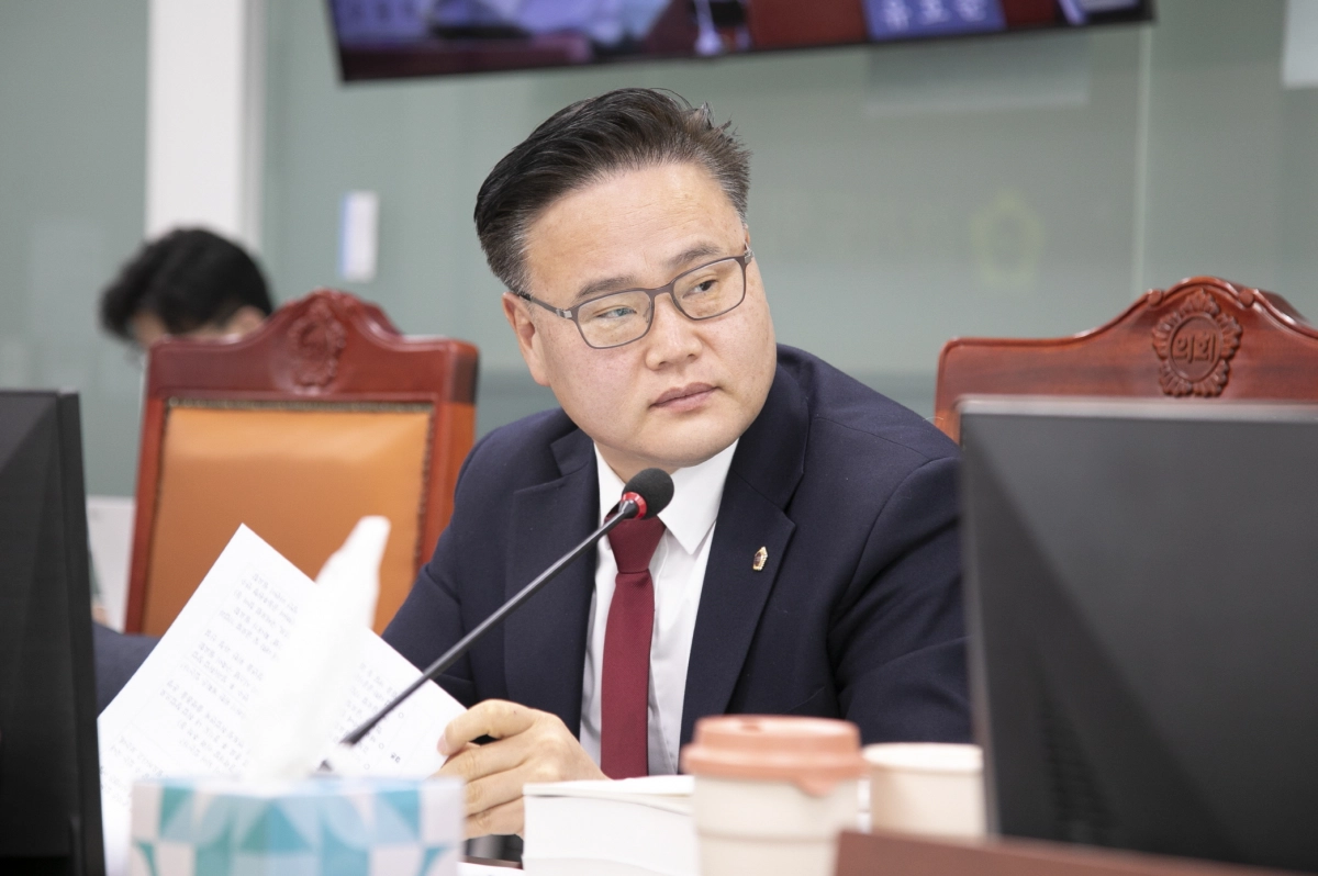 김정영 의원이 7일 열린 미래평생교육국에 대한 2025년 행정사무감사에서 질의하고 있다.(사진=경기도의회)