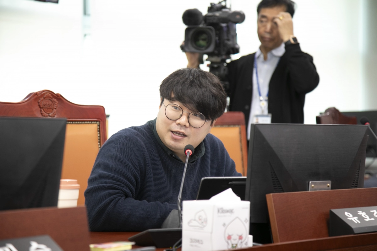 유호준 의원이 11월 7일 경기도의회 여성가족평생교육위원회 회의실에서 진행된 미래평생교육국 행정사무감사에서 질의하고 있다.(사진=경기도의회)