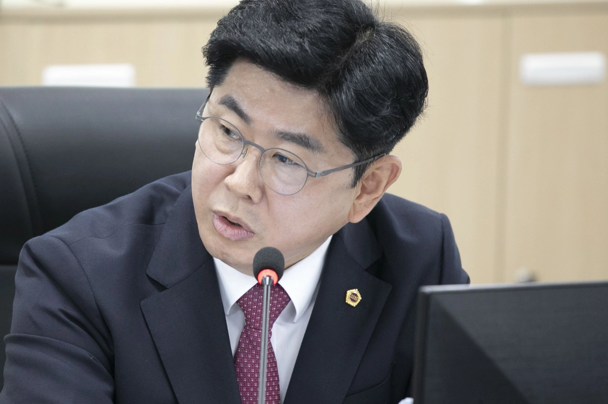 윤충식 의원이 7일 AI국 대상 행정사무 감사에서 질의하고 있다.(사진=경기도의회)