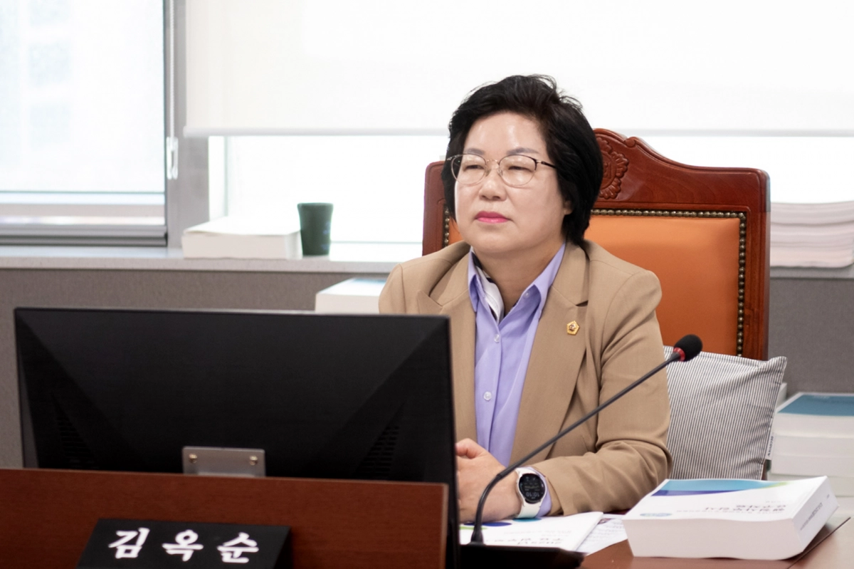 김옥순 의원(이 7일 도시주택실 대상으로 실시한 2025년도 행정사무감사에서 질의하고 있다.(사진=경기도의회)
