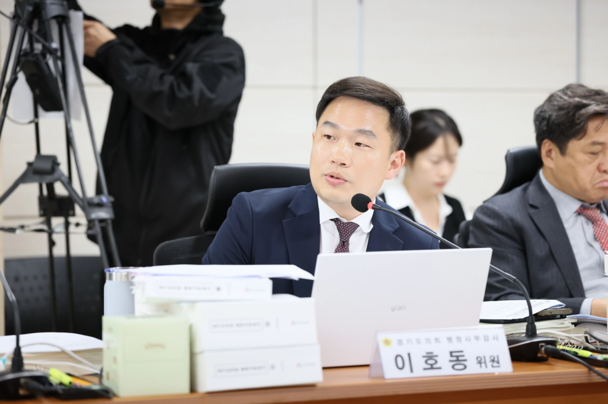 이호동 의원이 7일 열린 수원·안성·평택 대상 2025년 행정사무감사에서 질의하고 있다.(사진=경기도의회)