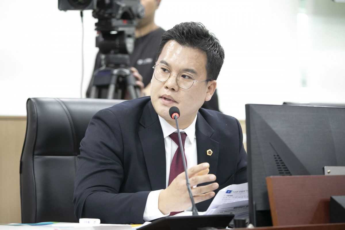 유형진 의원이7일 열린 경기도행정사무감사에서 질의하고 있다.(사진=경기도의회)