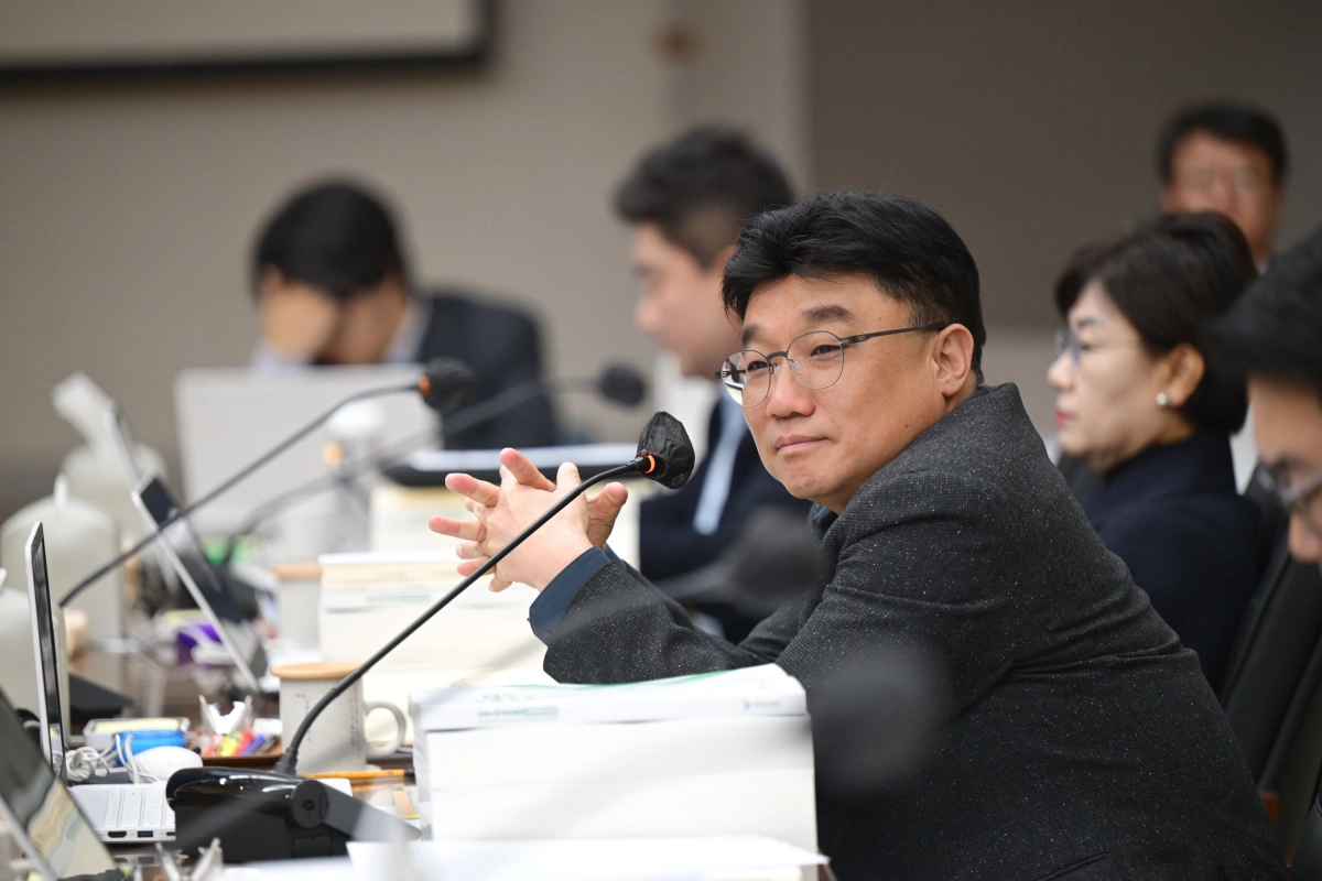 김회철 의원이 7일 열린 제387회 교육지원청 대상 행정사무감사에서 질의하고 있다.(사진=경기도의회)