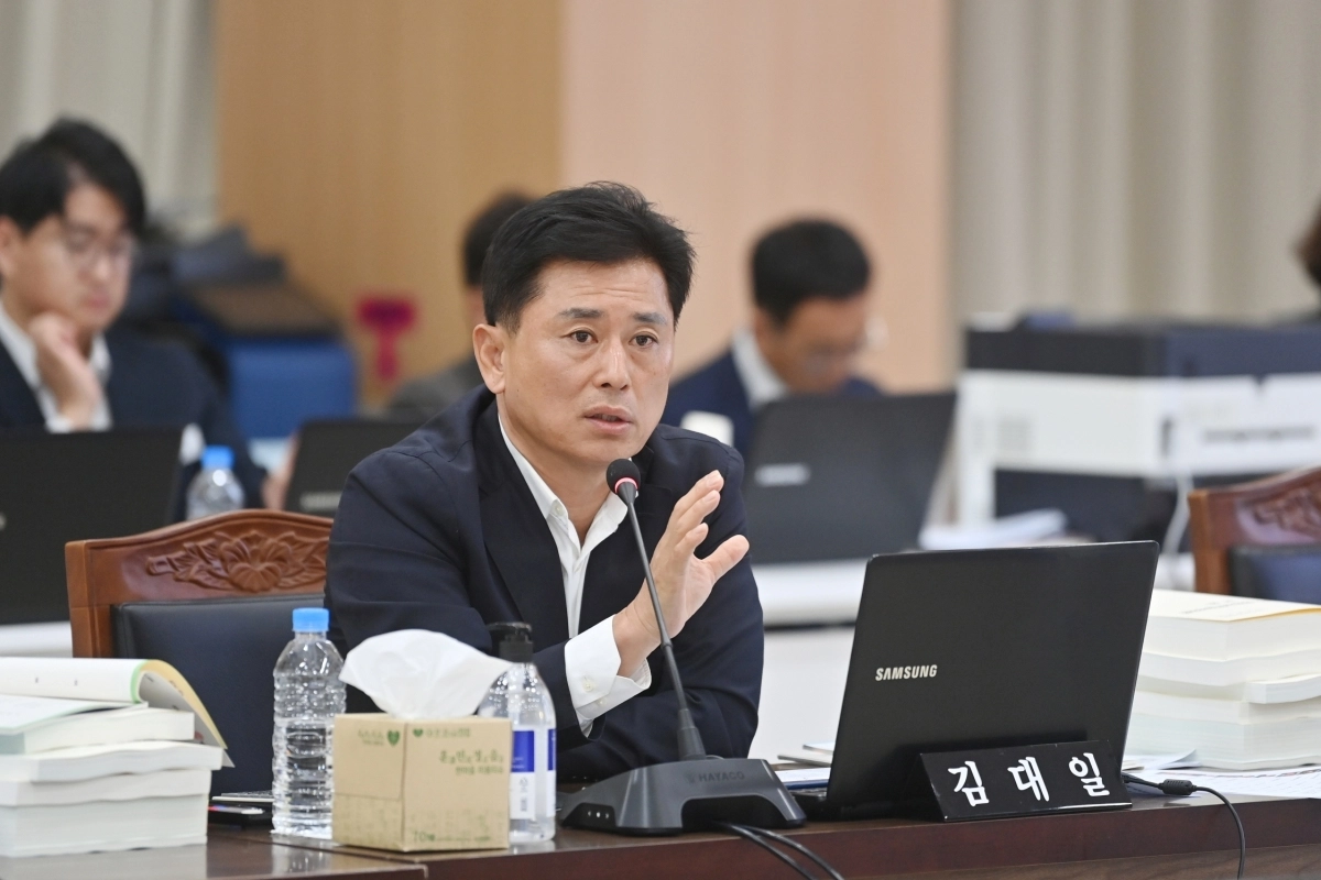 7일 열린 2025년도 경북도교육청 행정사무감사에서 질의하는 김대일 의원. 경북도의회 제공