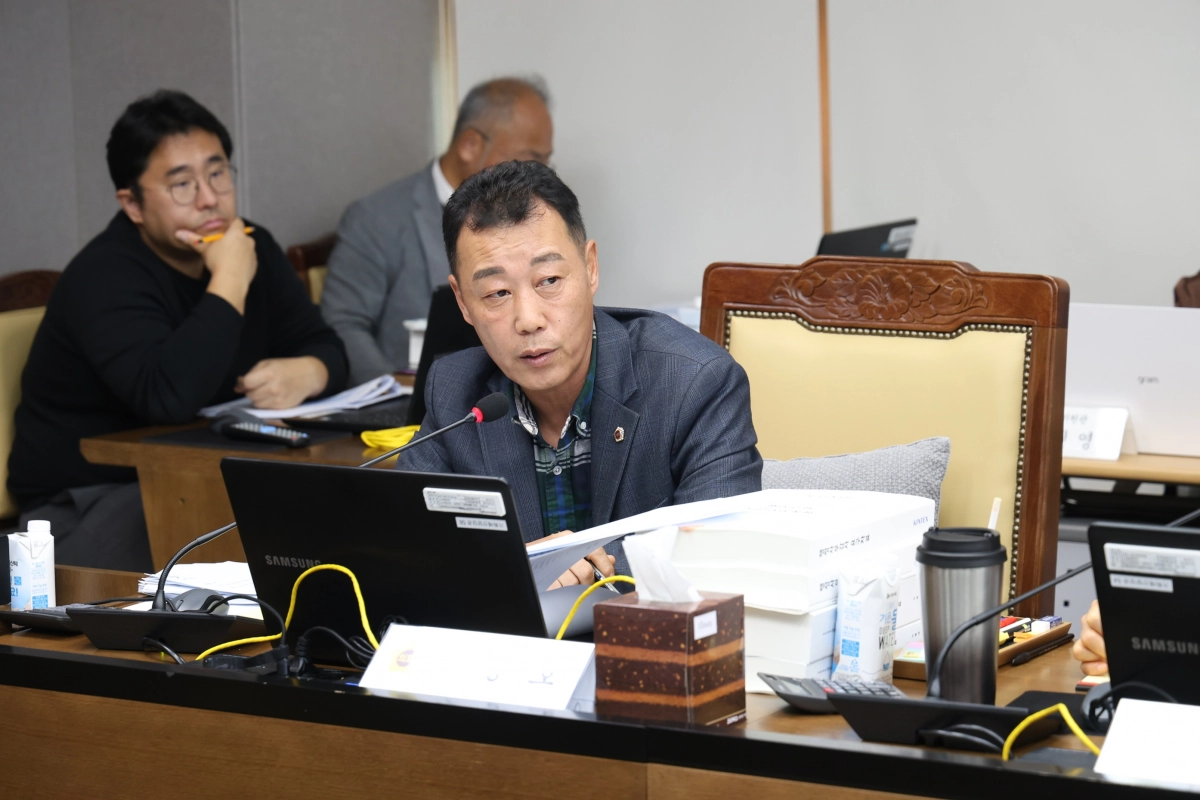 이용호 의원이 7일 경기도의회 북부분원에서 열린 제387회 정례회 경제노동위원회 제1차 행정사무감사에서 질의하고 있다.(사진=경기도의회)