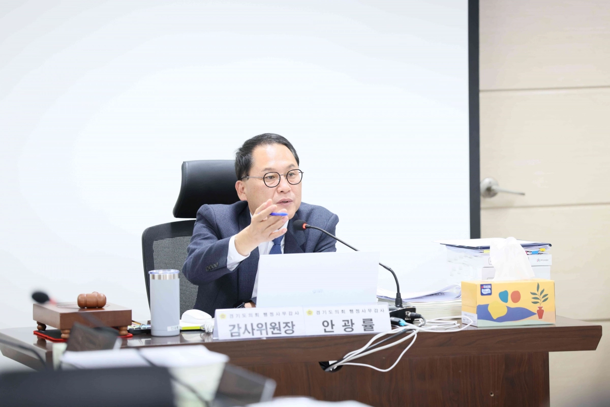 안광률 의원이 7일, 평택·수원·안성교육지원청을 대상으로 진행된 2025년 행정사무감사에서 질의하고 있다.(사진=경기도의회)