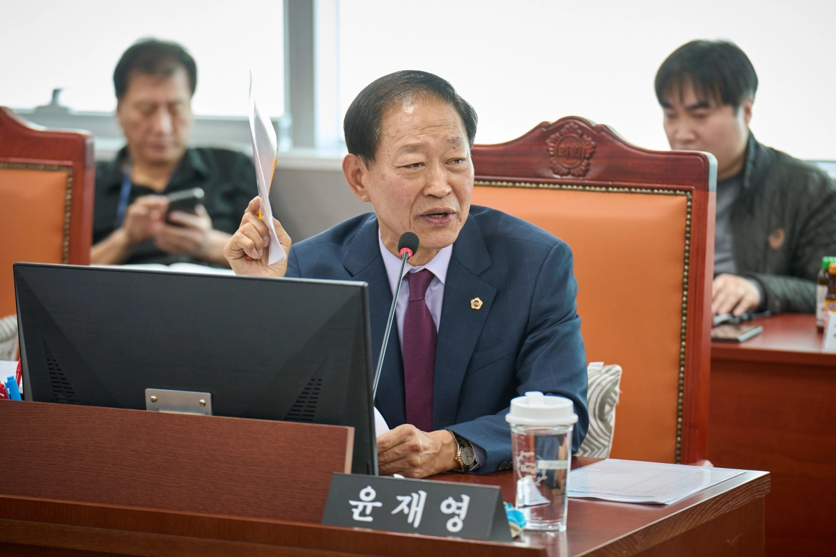 윤재영 의원이 11월 7일 실시된 문화체육관광국 행정사무감사에서 질의하고 있다.(사진=경기도의회)