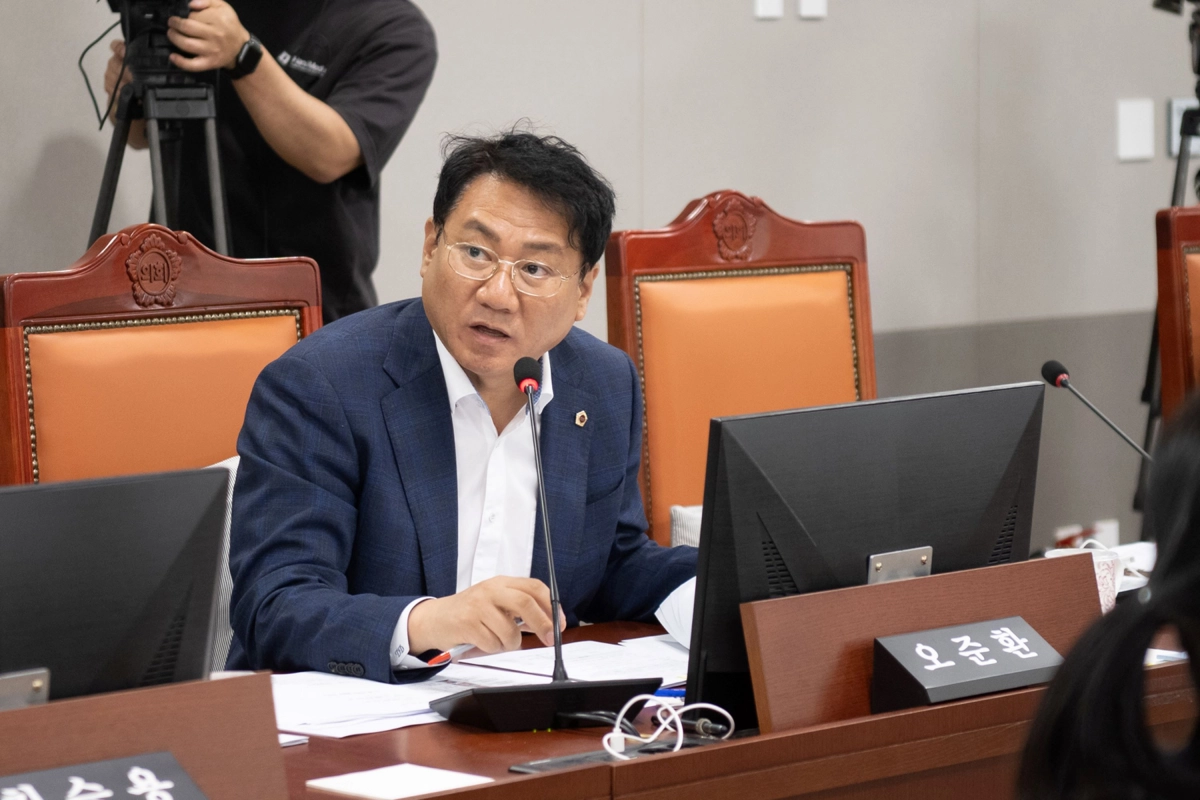 오준환 의원이 7일 경기도 도시주택실을 대상으로 실시된 2025년도 행정사무감사에서 질의하고 있다.(사진=경기도의회)