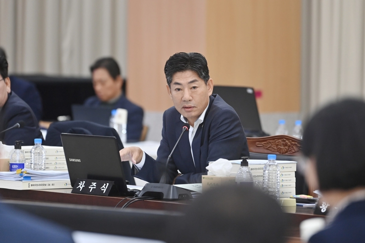 7일 열린 교육위원회 행정사무감사에서 질의하는 차주식 의원. 경북도의회 제공