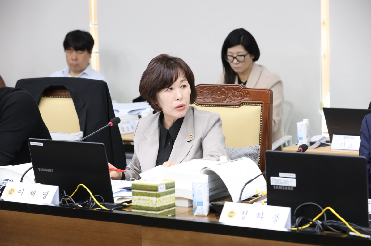 이채영 의원이 7일 경기도청 북부청사에서 열린 노동국과 킨텍스 대상 2025년도 행정사무감사에서 질의하고 있다.(사진=경기도의회)