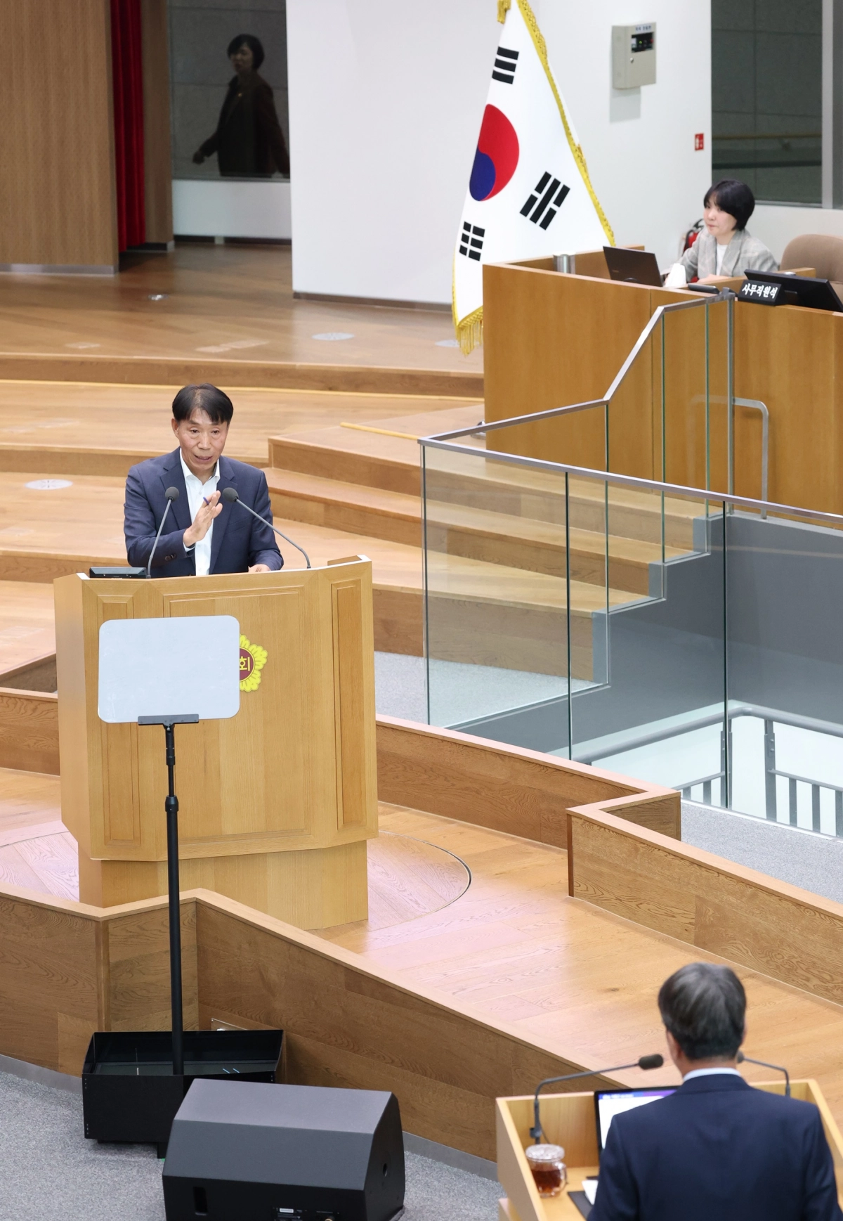 이홍근 의원이 11월 5일 제387회 정례회 제2차 본회의 대집행부질문에서 경기도청을 상대로 질의하고 있다.(사진=경기도의회)