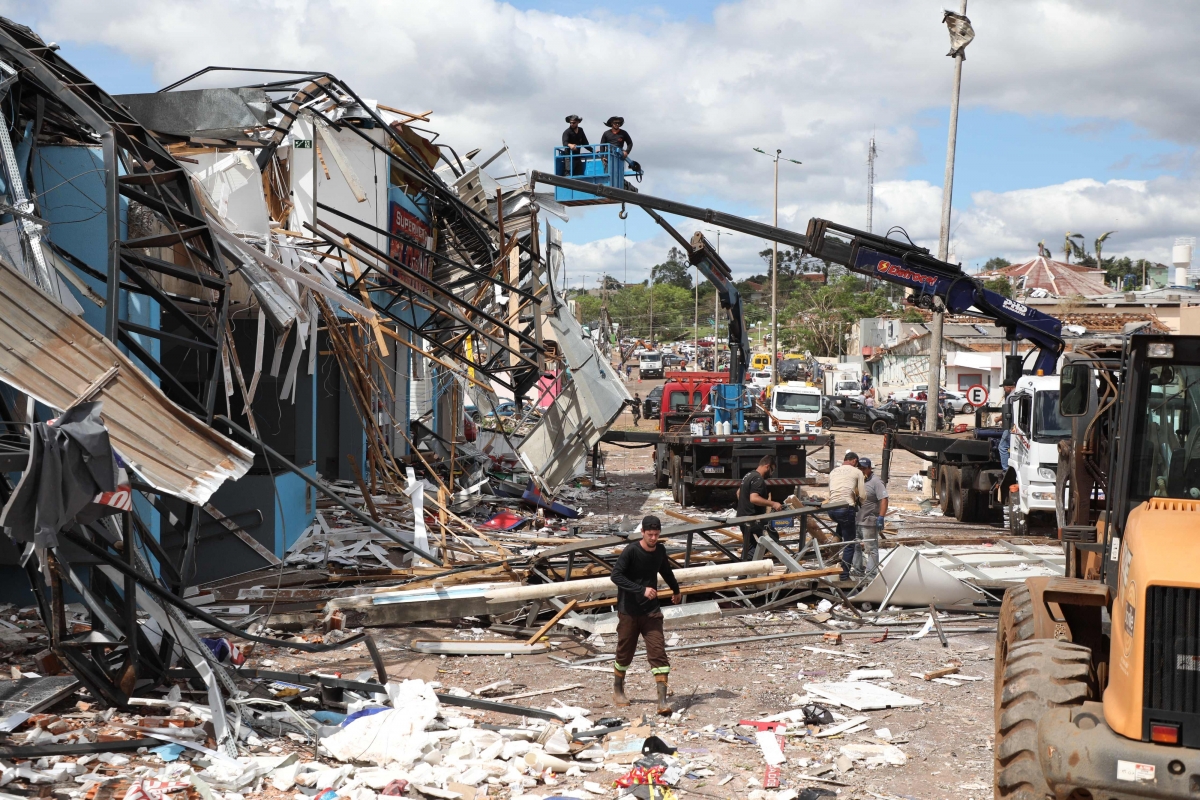 토네이도에 초토화된 브라질… 최소 6명 사망