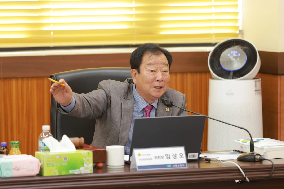 임상오 의원이 11월 7일 실시된 2025년 시흥소방서 행정사무감사에서 질의하고 있다.(사진=경기도의회)