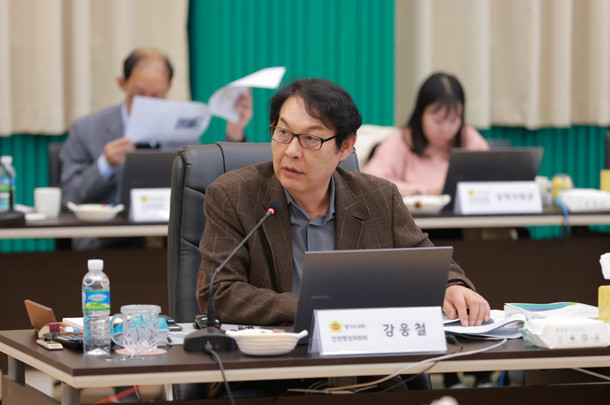 강웅철 의원이 11월 7일 성남소방서에 대한 2025년 경기도 행정사무감사 안전행정위원회 현장감사에서 질의하고 있다.(사진=경기도의회)