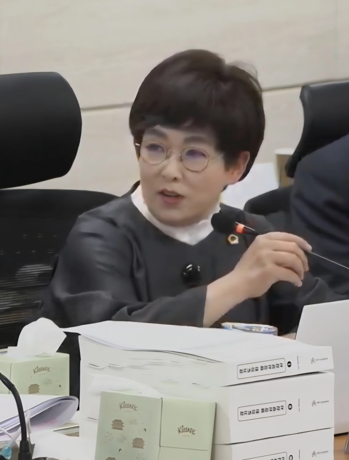 김선희 의원이 7일 열린 2025년도 행정사무감사에서 인성교육 강화와 학생 건강·안전 관리, 학교 공기질 및 먹는 물 관리 등 경기교육 발전 방안을 질의하고 있다.(사진=경기도의회)